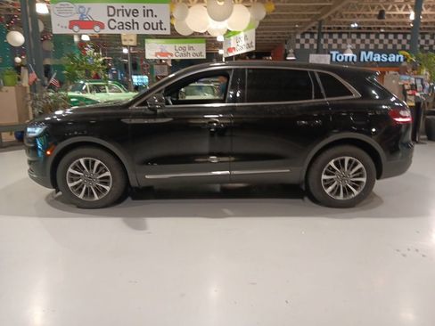 Used 2023 Lincoln Nautilus Reserve AWD/4WD image 12