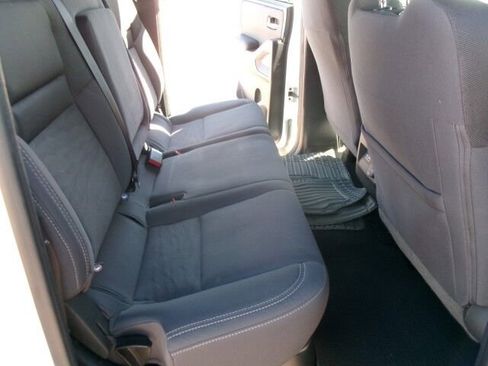 Used 2024 Nissan Frontier SV w/ SV Convenience Package image 24