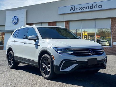 Certified 2022 Volkswagen Tiguan SE w/ Panoramic Sunroof Package image 1