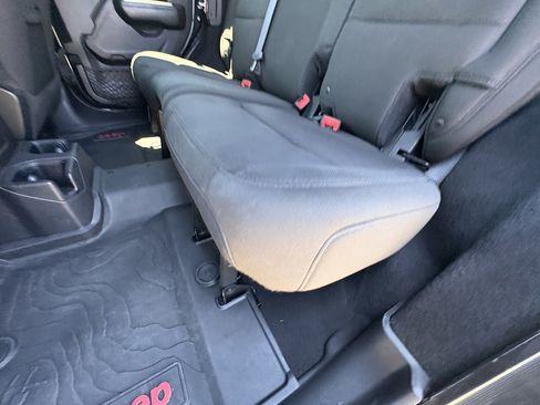 Used 2018 Jeep Wrangler Unlimited Sport S AWD/4WD image 20
