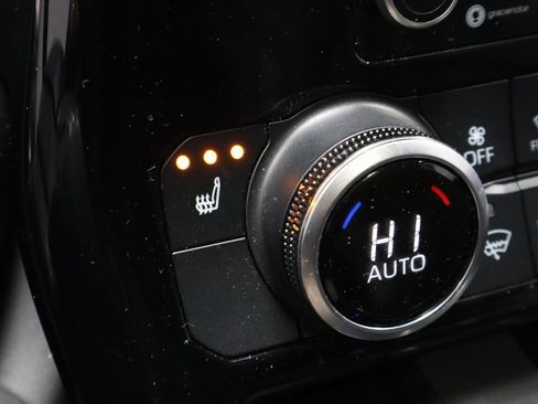 Used 2022 Toyota Highlander XLE image 30