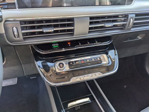 Used 2024 Lincoln Corsair Reserve image 28