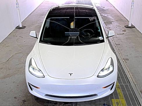 Used 2021 Tesla Model 3 Standard Range Plus image 3