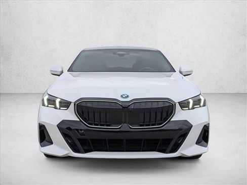Used 2026 BMW 550e xDrive w/ Executive Package AWD/4WD image 2