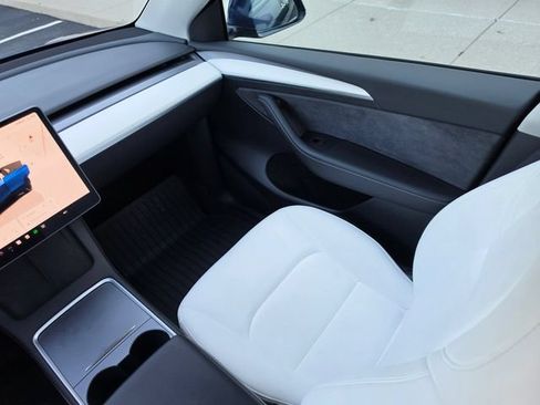 Used 2023 Tesla Model Y Performance AWD/4WD image 33