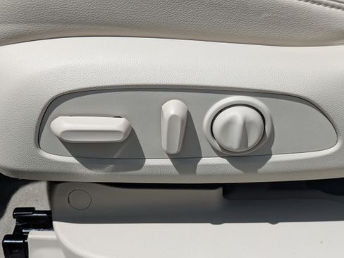 Used 2023 GMC Acadia Denali image 14