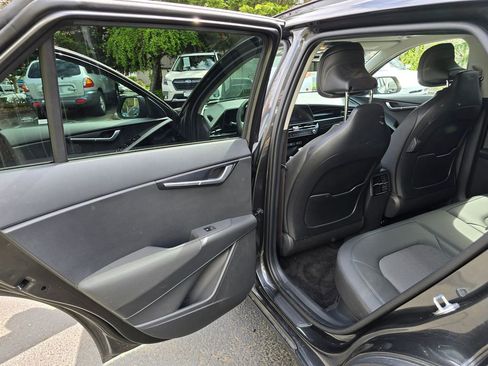 Certified 2025 Kia Niro EX FWD image 9