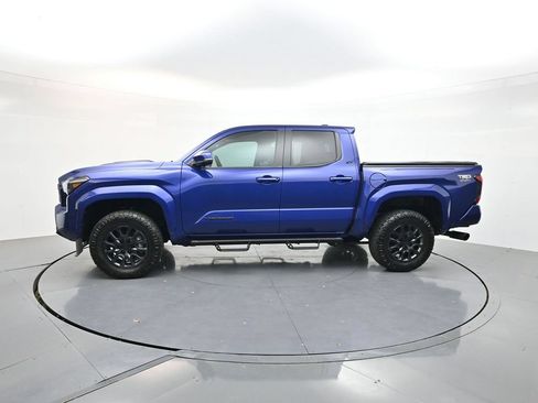 Used 2024 Toyota Tacoma TRD Sport w/ TRD Sport Upgrade Package AWD/4WD image 4