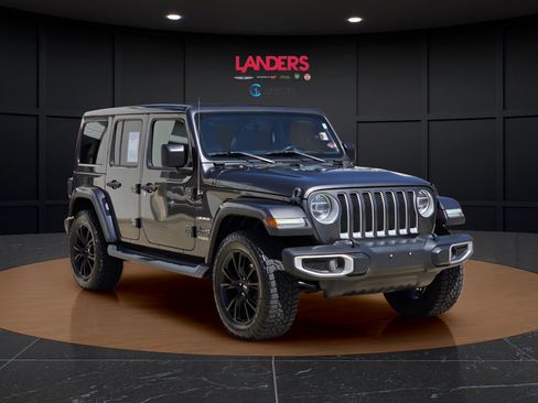 Used 2019 Jeep Wrangler Unlimited Sahara w/ Uconnect 4C Nav & Sound Group AWD/4WD image 5