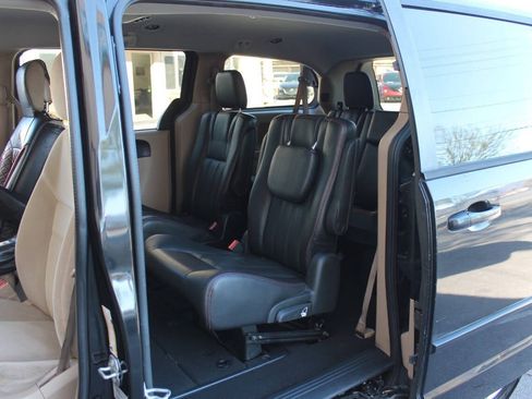 Used 2016 Dodge Grand Caravan SXT FWD image 20