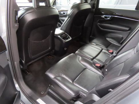Used 2018 Volvo XC90 T6 Momentum w/ Convenience Package AWD/4WD image 8