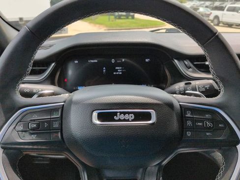 Used 2024 Jeep Grand Cherokee L Laredo RWD image 33