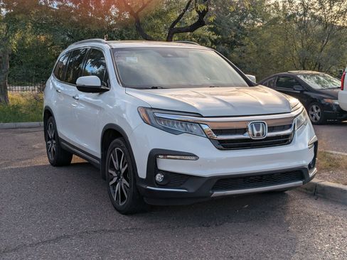 Used 2020 Honda Pilot Touring image 2