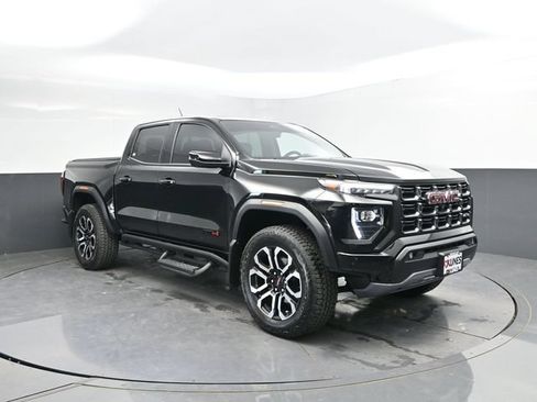 Used 2025 GMC Canyon AT4 w/ Nightfall Edition AWD/4WD image 4