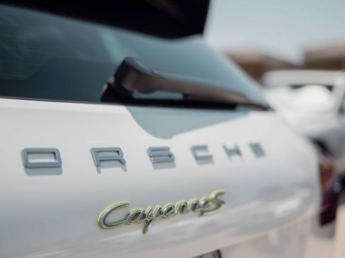Used 2016 Porsche Cayenne S AWD/4WD image 18