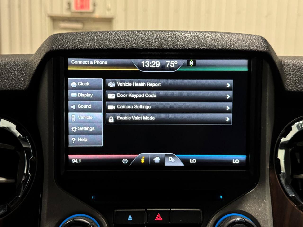 Used 2016 Ford F250 Lariat w/ Lariat Ultimate Package AWD/4WD image 16