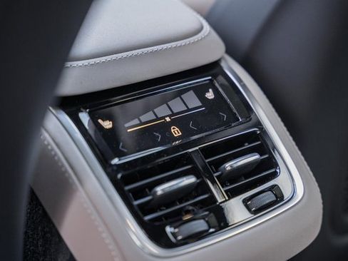 New 2026 Volvo XC90 B6 Ultra image 34