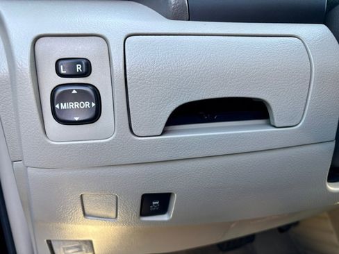 Used 2011 Toyota Camry LE image 24