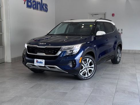 Used 2023 Kia Seltos S w/ Navigation Package AWD/4WD image 2
