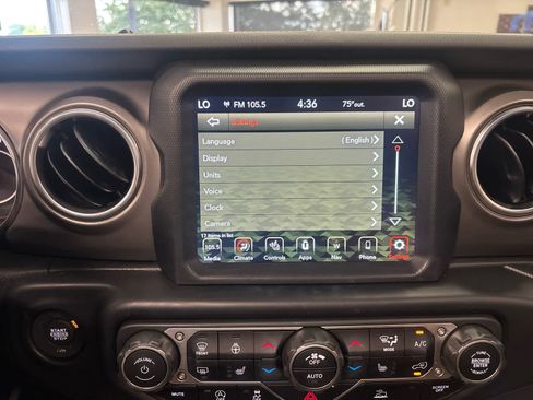 Used 2022 Jeep Gladiator Rubicon w/ Cold Weather Group image 39