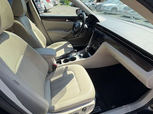 Used 2020 Volkswagen Passat 2.0T SEL FWD image 29