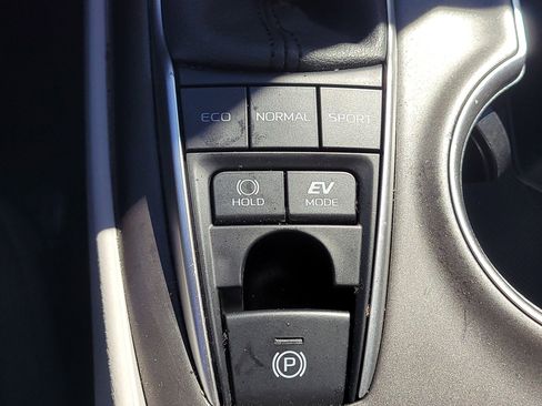 Certified 2024 Toyota Camry LE image 27