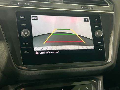 Used 2022 Volkswagen Tiguan SE image 13