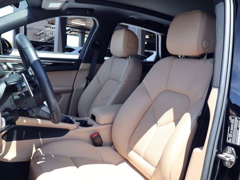 Certified 2026 Porsche Macan AWD/4WD image 5