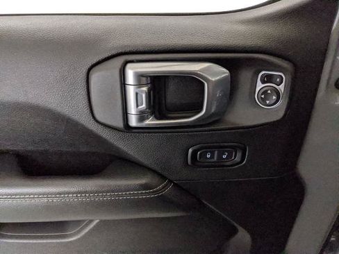 Used 2022 Jeep Wrangler Unlimited Sahara AWD/4WD image 14