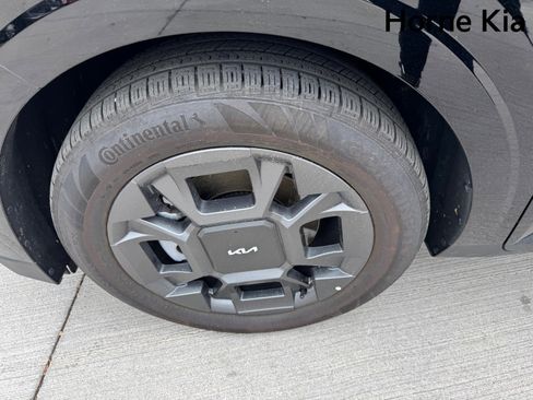 New 2026 Kia Carnival EX image 8