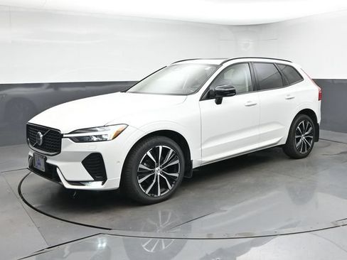 Used 2023 Volvo XC60 B5 Plus w/ Climate Package AWD/4WD image 4
