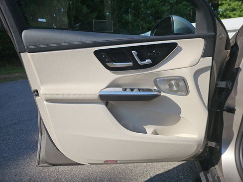 Used 2023 Mercedes-Benz GLC 300 4MATIC image 28