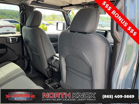 New 2025 Jeep Gladiator Sport image 23