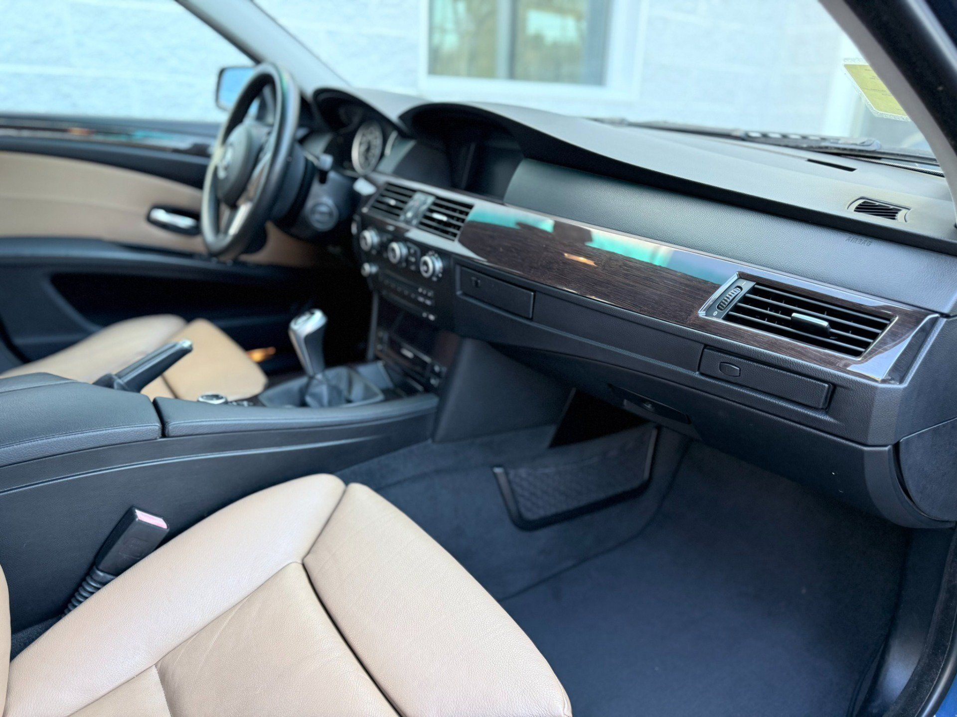 Used 2009 BMW 535i xDrive Wagon AWD/4WD image 35