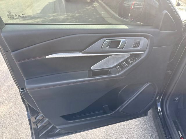 Used 2025 Ford Explorer ST AWD/4WD image 8