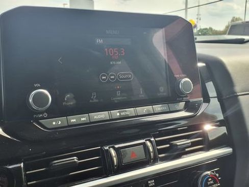 Used 2025 Nissan Pathfinder SV image 25