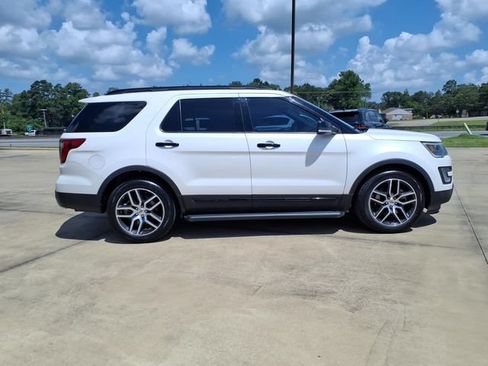 Used 2017 Ford Explorer Sport w/ Equipment Group 401A AWD/4WD image 2