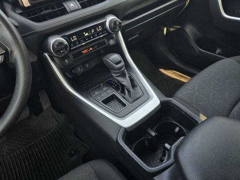 Used 2022 Toyota RAV4 XLE w/ Convenience Package FWD image 17