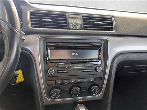 Used 2014 Volkswagen Passat 1.8T Wolfsburg Edition image 9