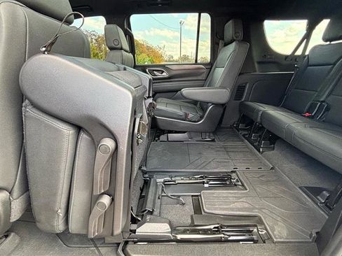 Used 2024 Chevrolet Suburban Z71 w/ Luxury Package image 37