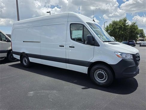 Used 2024 Mercedes-Benz Sprinter 2500 image 3