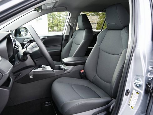 New 2025 Toyota RAV4 LE image 10