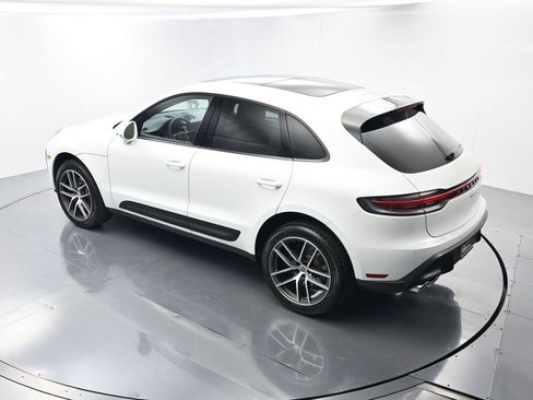 Used 2025 Porsche Macan image 40