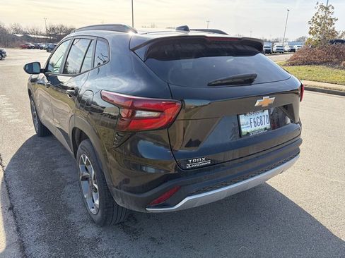 Used 2024 Chevrolet Trax LT w/ Driver Confidence Package image 4