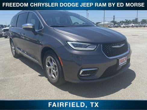 Used 2023 Chrysler Pacifica Limited FWD image 1