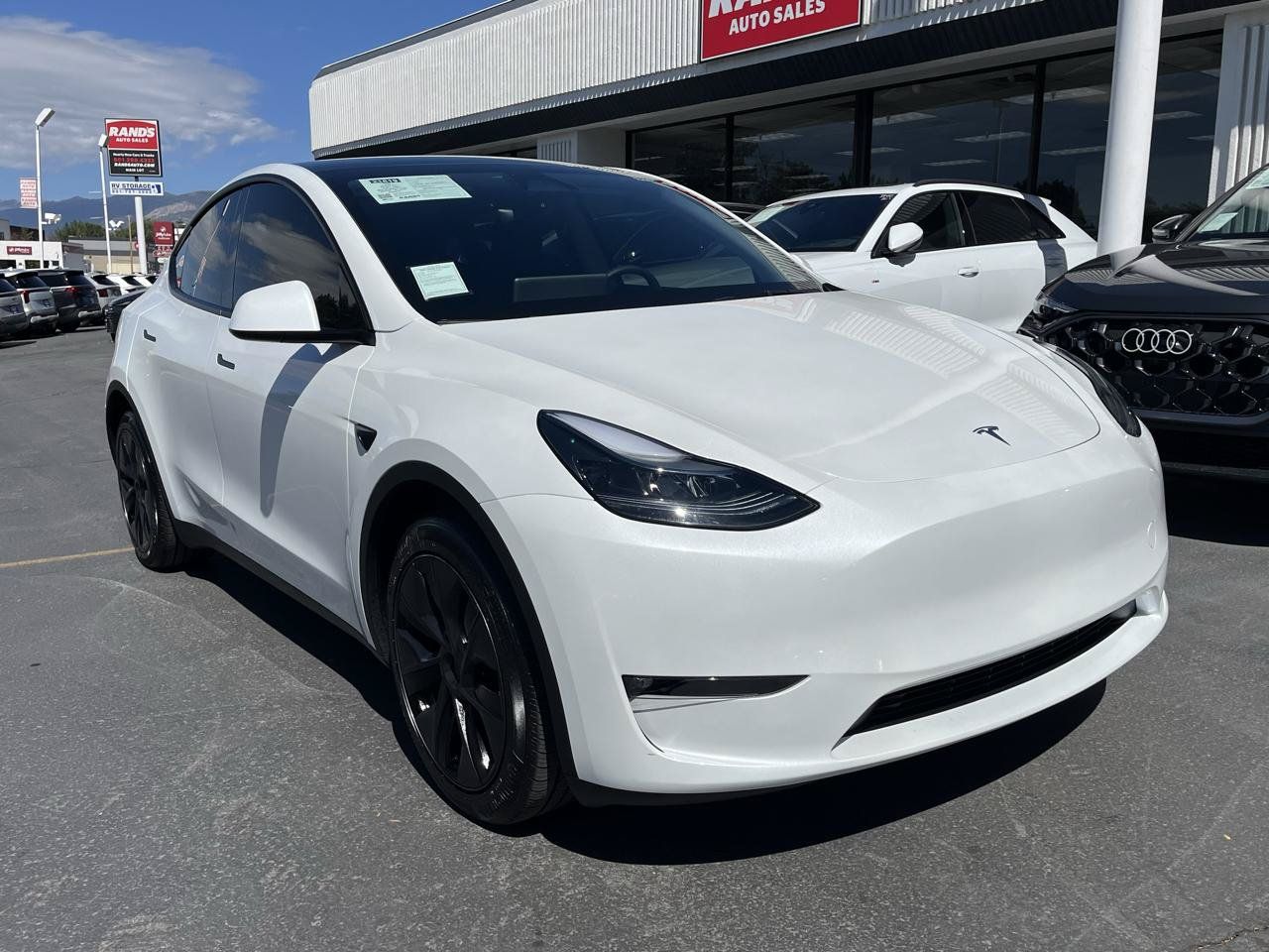 Used 2025 Tesla Model Y Long Range AWD/4WD image 2