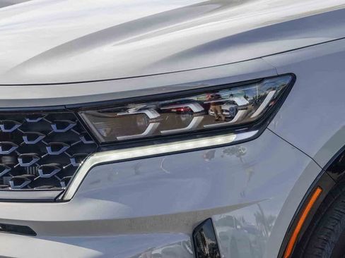Used 2023 Kia Sorento SX image 8