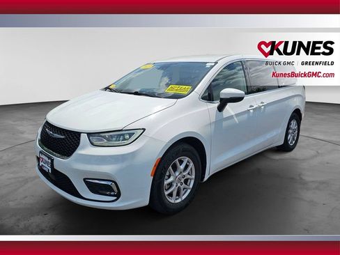 Used 2023 Chrysler Pacifica Touring-L FWD image 10