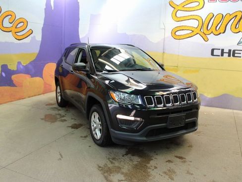 Used 2018 Jeep Compass Sport image 2