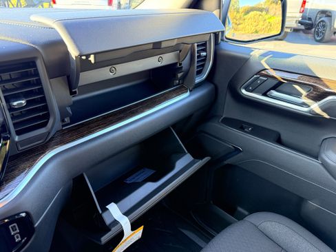 New 2026 GMC Sierra 1500 SLE w/ Max Trailering Package image 22